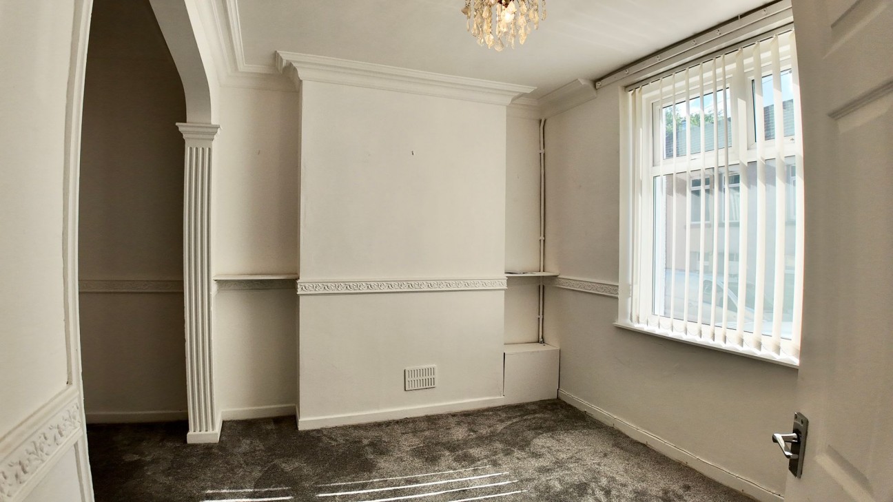 Raglan Road, Hengoed, CF82