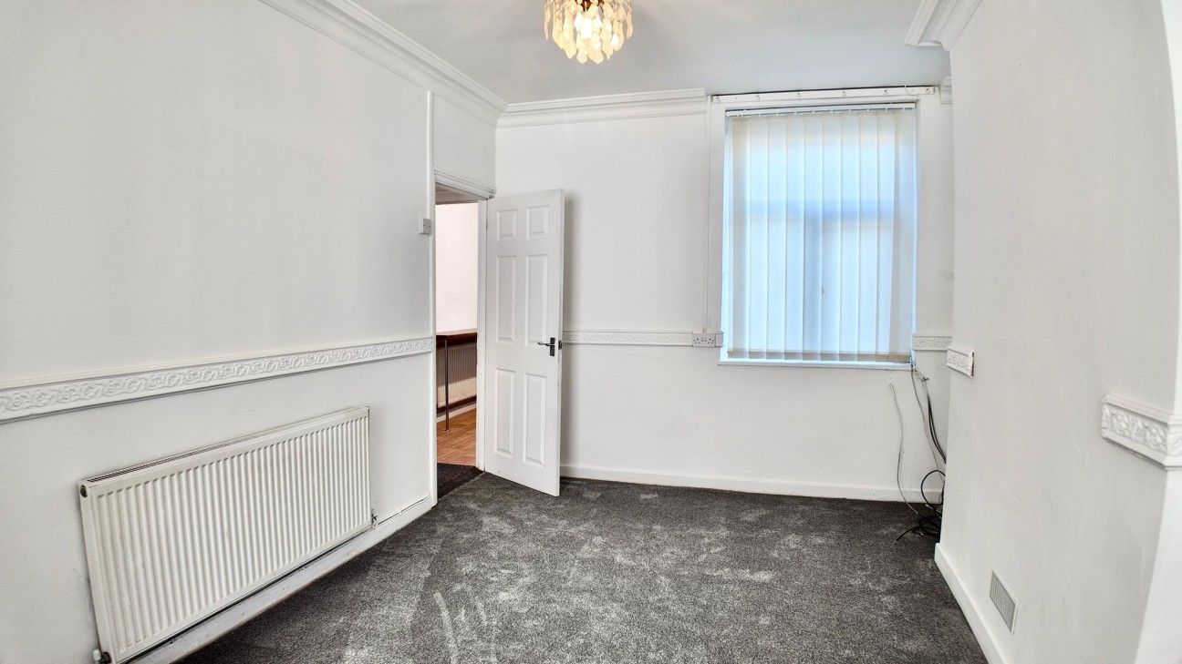 Raglan Road, Hengoed, CF82
