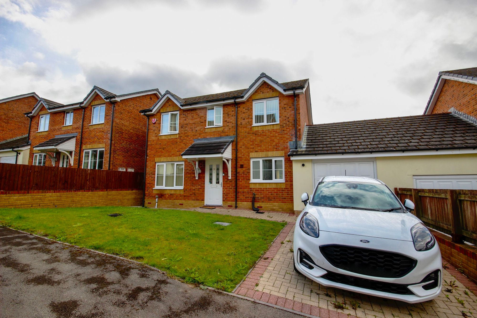 Valley Meadow Close, Newbridge, NP11