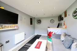 Bryn Road, Markham, NP12