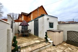 Sir Ivors Road, Pontllanfraith, NP12