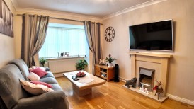 Clos Coed Bach, Blackwood, NP12