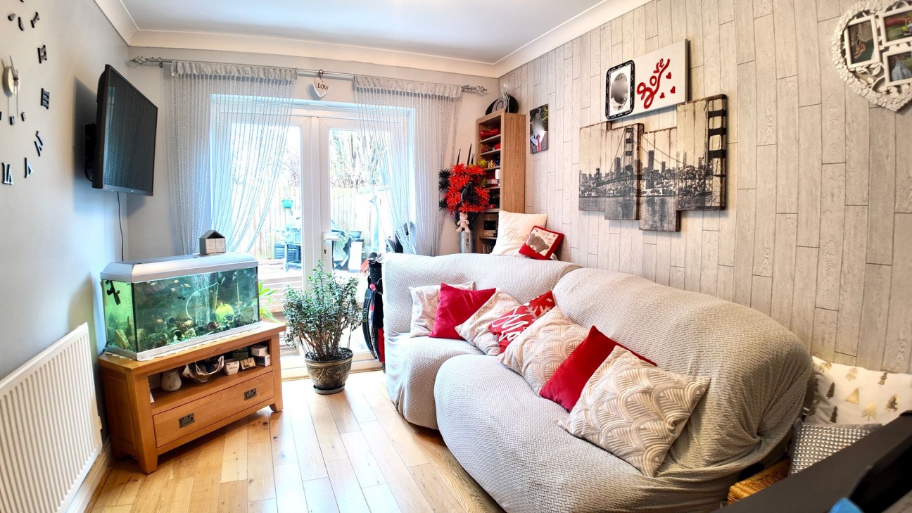 Clos Coed Bach, Blackwood, NP12