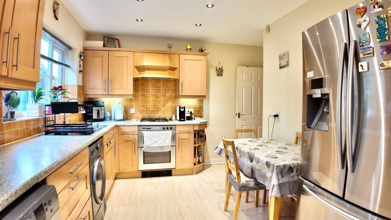 Clos Coed Bach, Blackwood, NP12