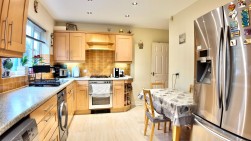 Clos Coed Bach, Blackwood, NP12