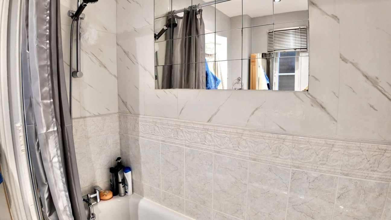 Clos Coed Bach, Blackwood, NP12