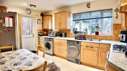 Clos Coed Bach, Blackwood, NP12