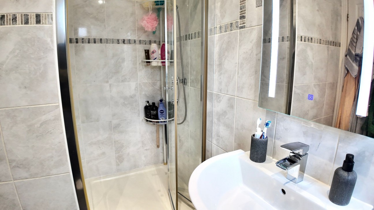 Clos Coed Bach, Blackwood, NP12