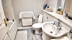 Clos Coed Bach, Blackwood, NP12