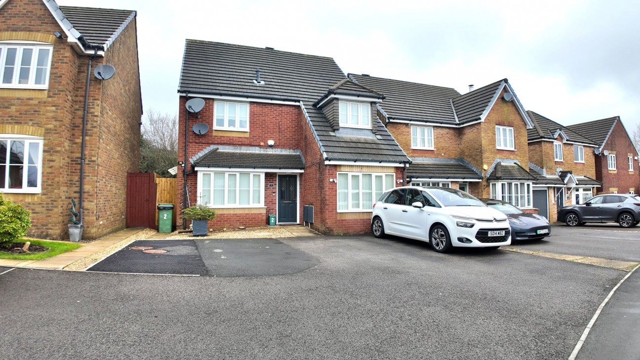 Clos Coed Bach, Blackwood, NP12