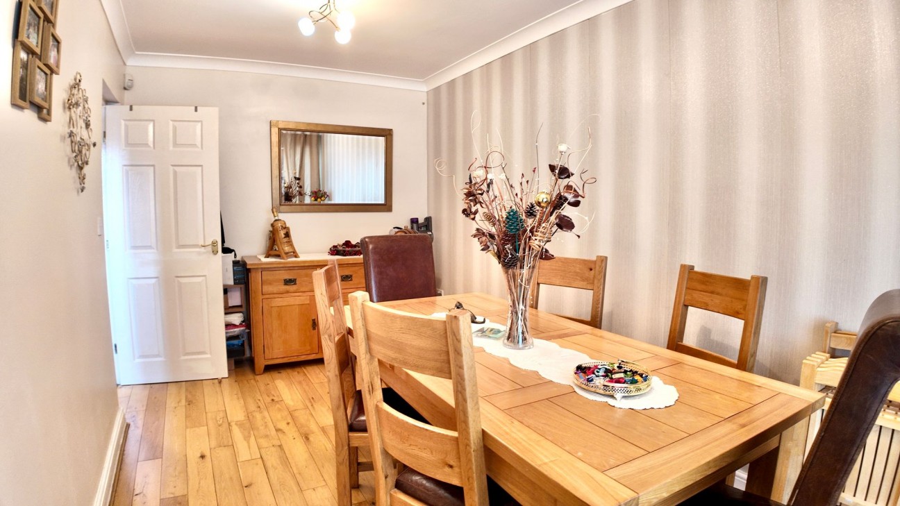 Clos Coed Bach, Blackwood, NP12