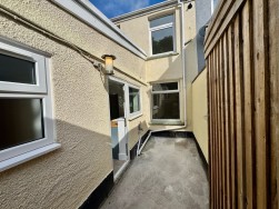 High Street, Pengam, NP12