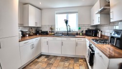 Cae'r Garreg, Oakdale, NP12