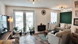 Cae'r Garreg, Oakdale, NP12