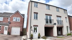 Cae'r Garreg, Oakdale, NP12