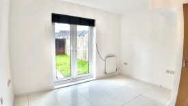 Lonydd Glas, Llanharan, CF72