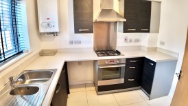 Lonydd Glas, Llanharan, CF72