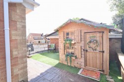 Cae Celyn, Crumlin, NP11