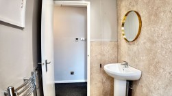 Llyswen, Penpedairheol, CF82