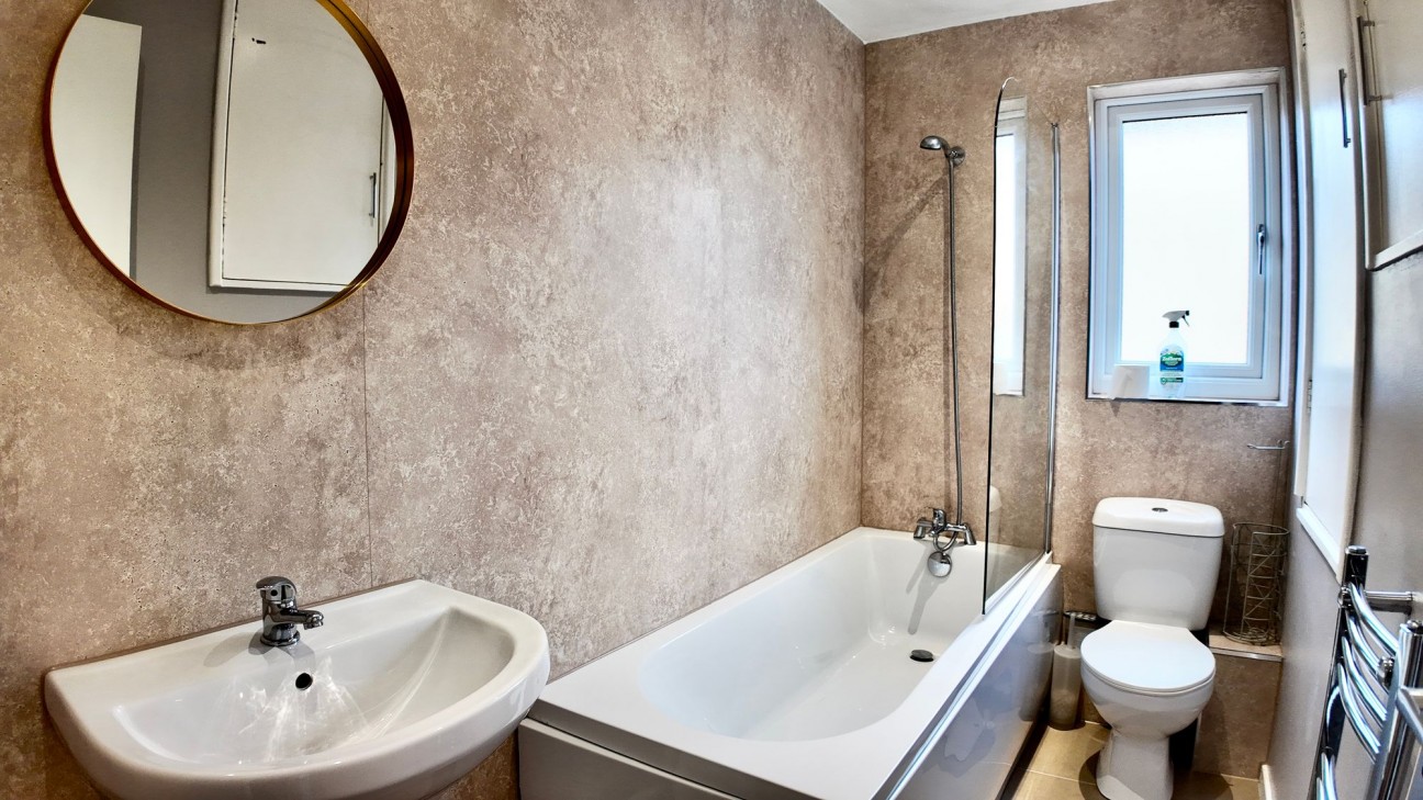 Llyswen, Penpedairheol, CF82