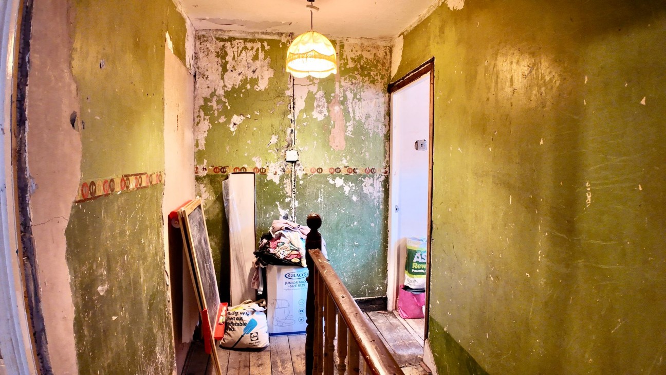 Ynysfeio Avenue, Treherbert, CF42