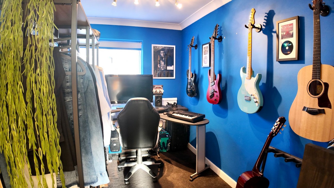 Overdene, Pontllanfraith, NP12