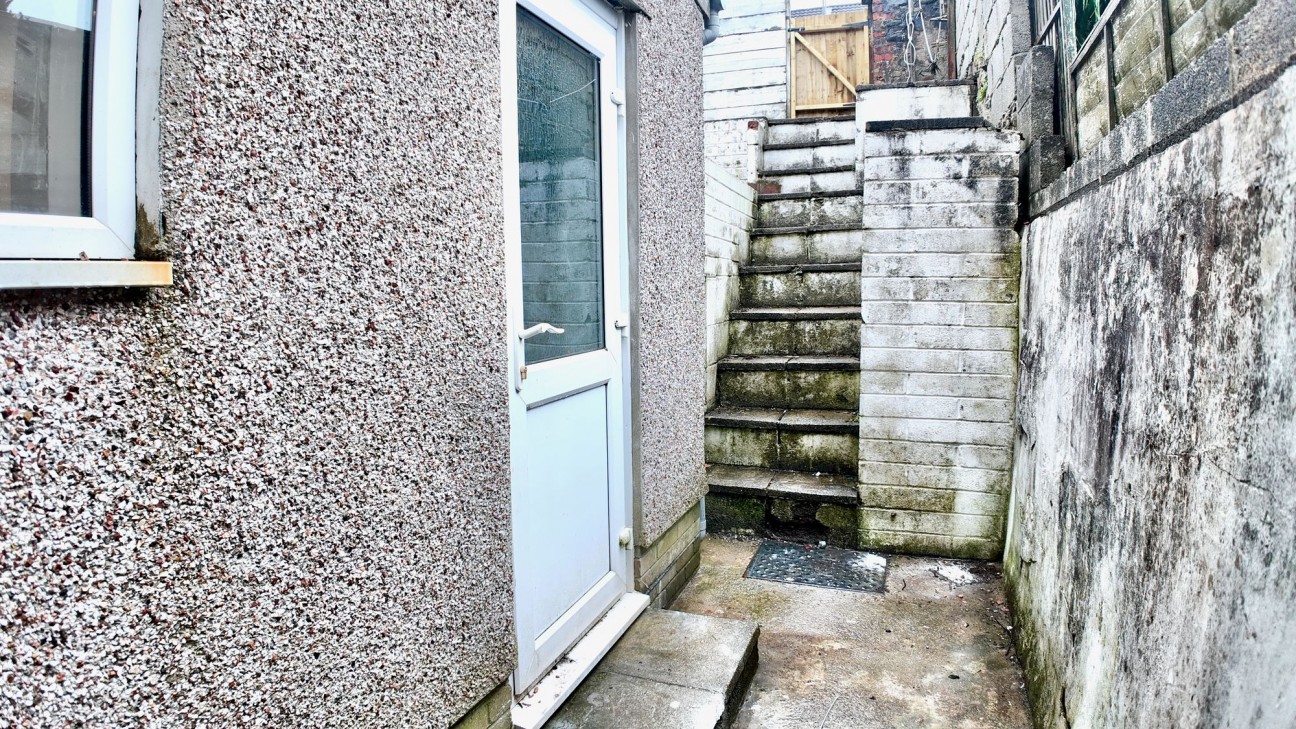 School Street, Llanbradach, CF83