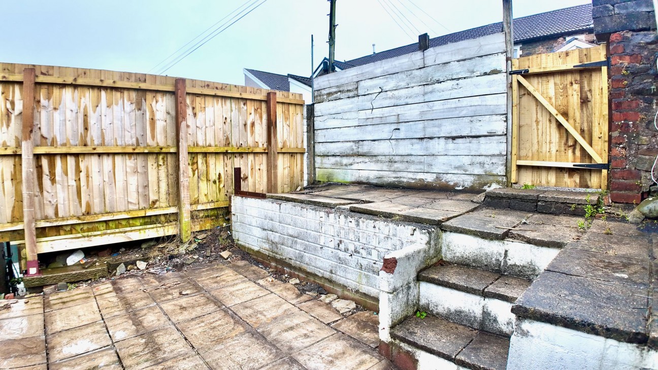 School Street, Llanbradach, CF83