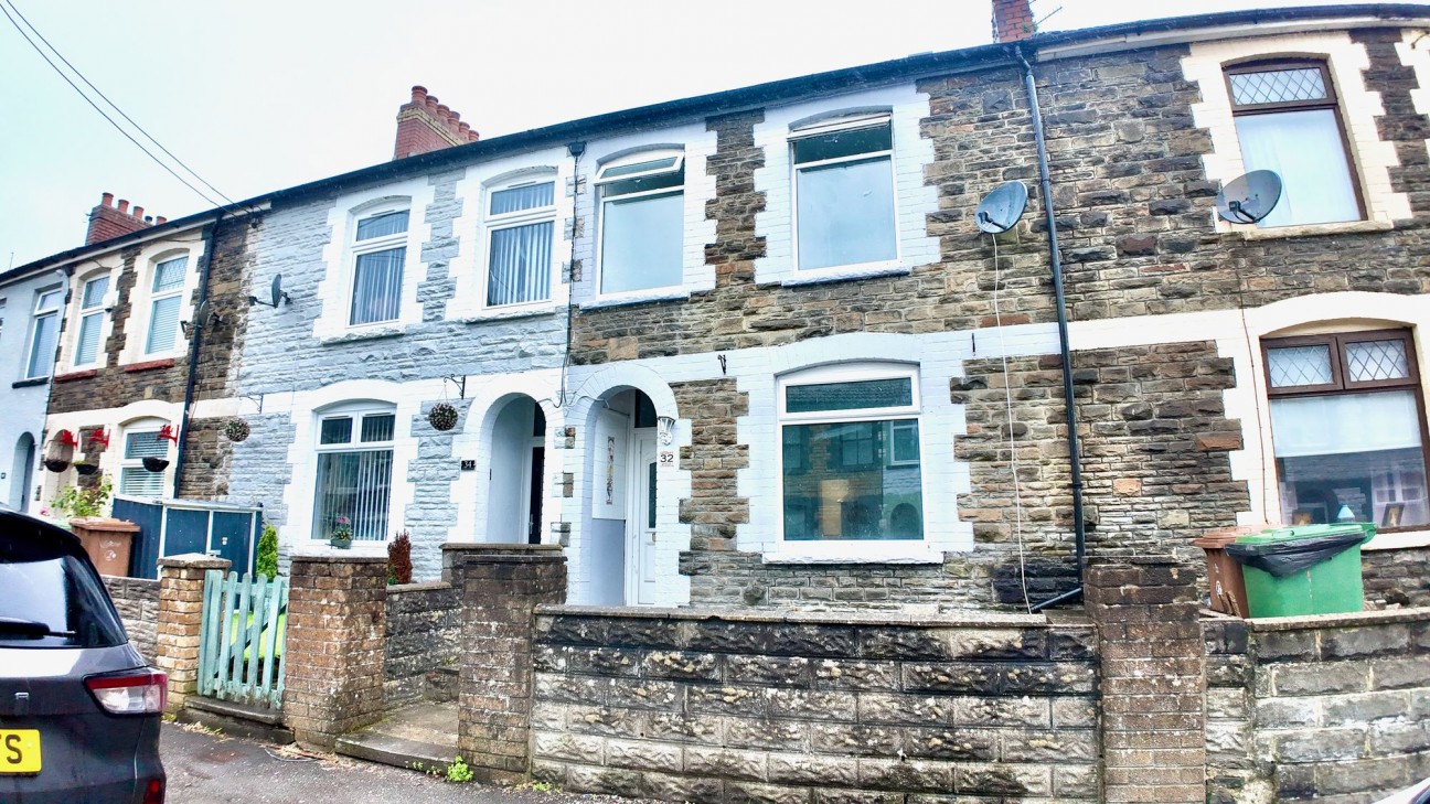 School Street, Llanbradach, CF83