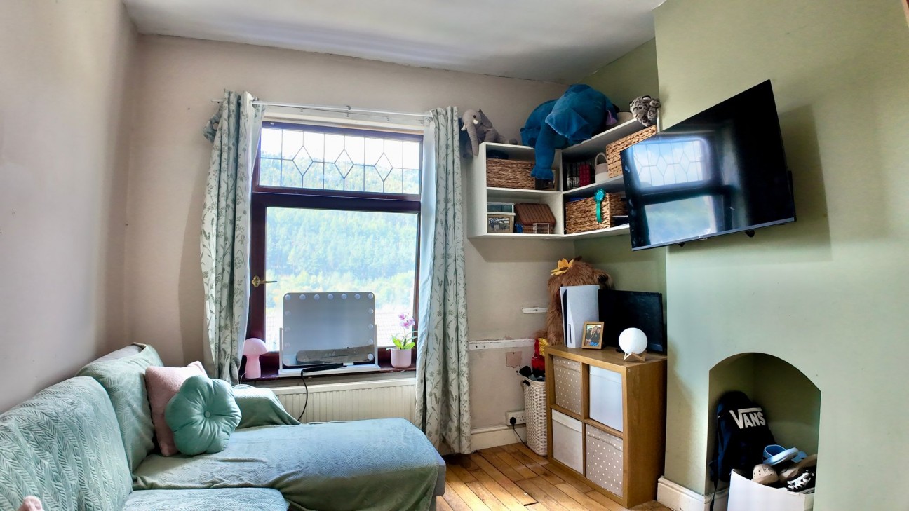 Alexandra Road, Six Bells, NP13