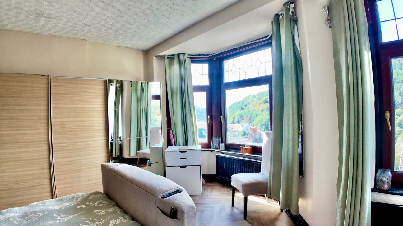 Alexandra Road, Six Bells, NP13