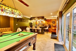 Pontllanfraith, Blackwood, NP12
