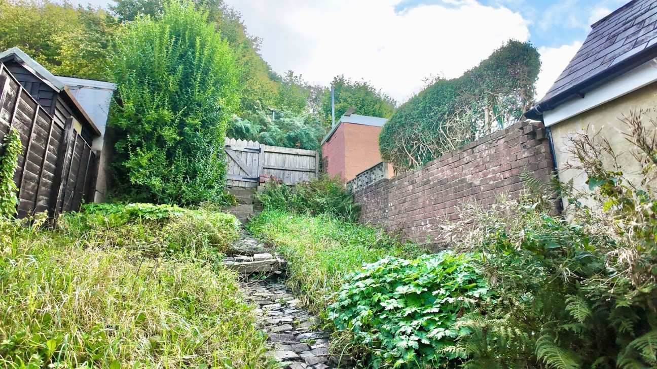 High Street, Six Bells, NP13