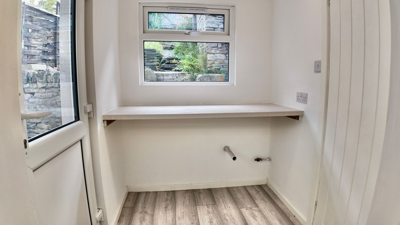 High Street, Six Bells, NP13