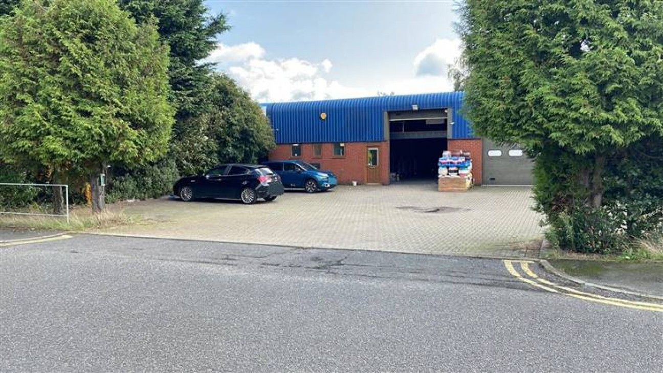 UNIT 8, Falcon Business Centre, Falcon Close, Burton-On-Trent, DE14 1SG