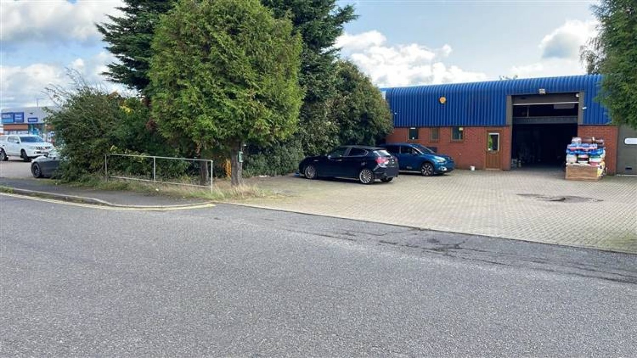 UNIT 8, Falcon Business Centre, Falcon Close, Burton-On-Trent, DE14 1SG