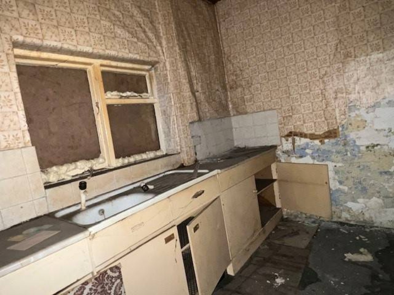 21 BRIDGE STREET, Uttoxeter, ST14 8AR