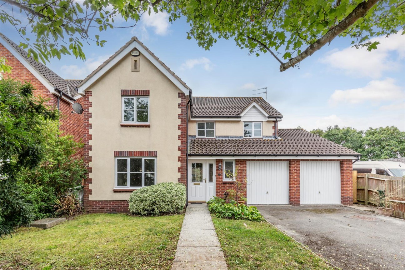 Home Farm Way, Easter Compton