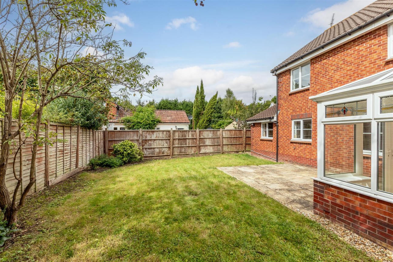 Home Farm Way, Easter Compton