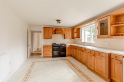 Home Farm Way, Easter Compton