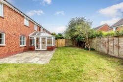 Home Farm Way, Easter Compton