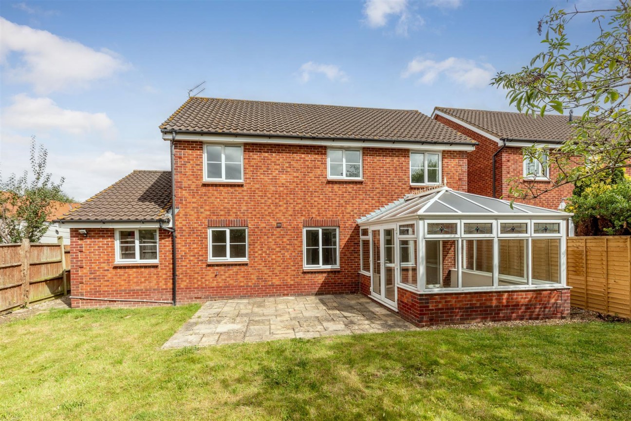 Home Farm Way, Easter Compton