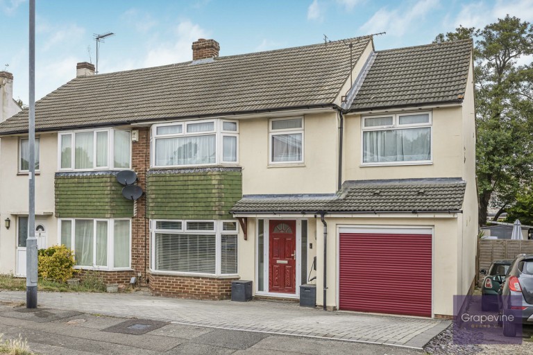 Clivedale Road, Woodley, RG5