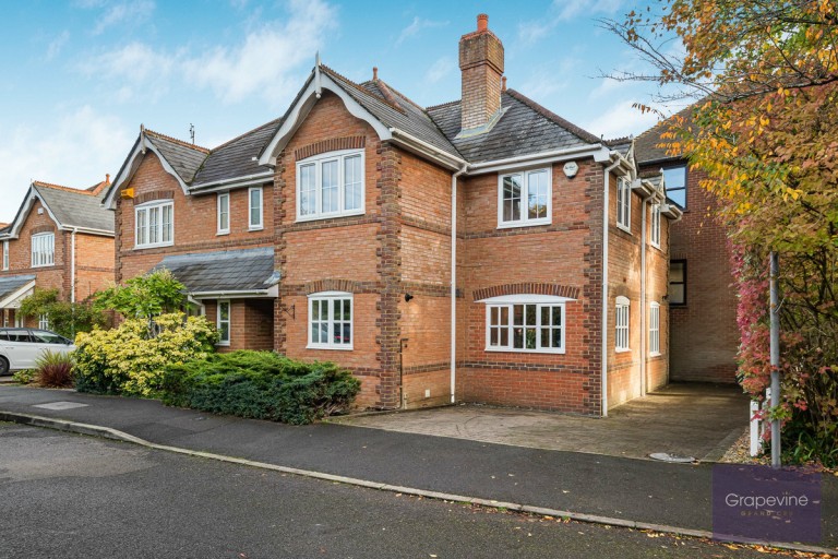 Old Mill Court, Twyford, RG10