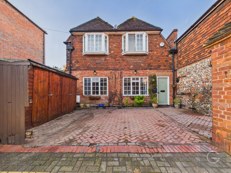 High Street, Wargrave, RG10