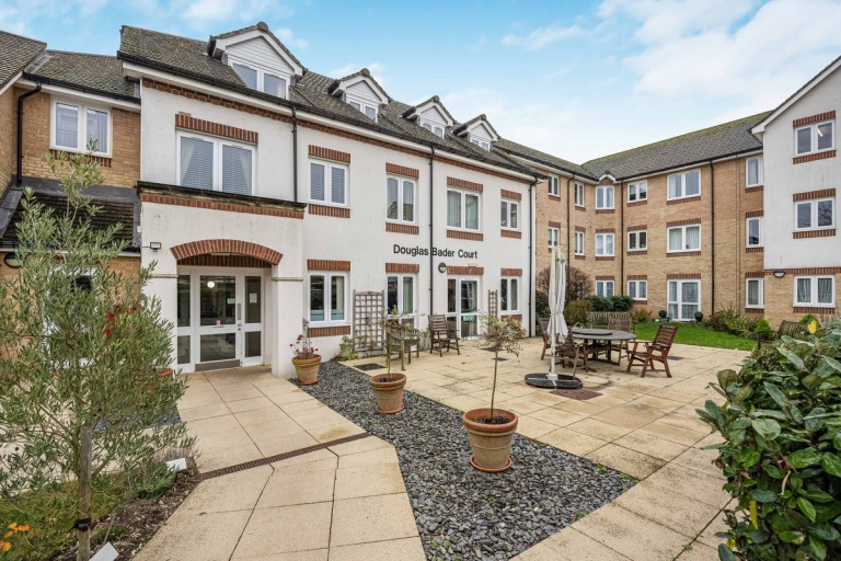 Howth Drive, Woodley, RG5