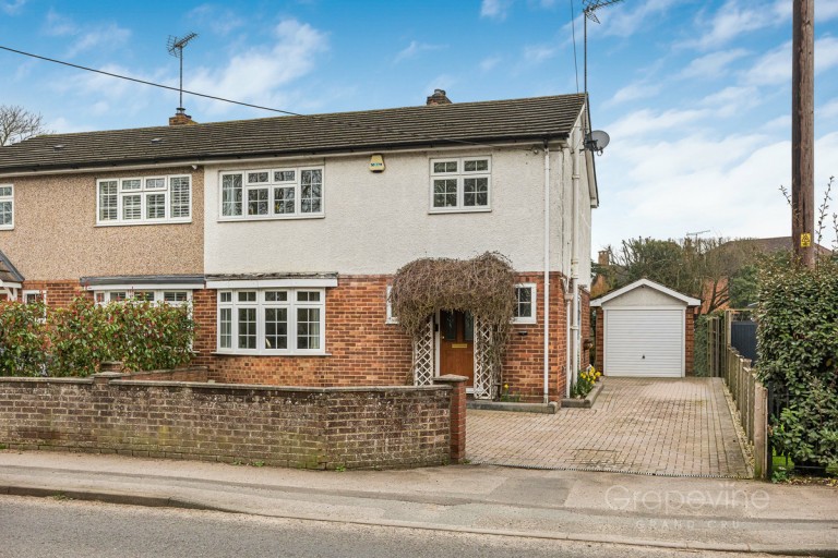 Davis Street, Hurst, RG10