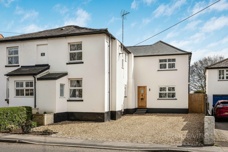 Davis Street, Hurst, RG10