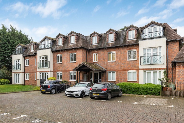 Old Bath Road, Charvil, RG10