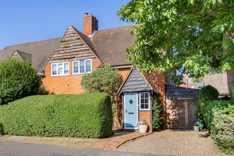 Hilltop Road, Twyford, RG10